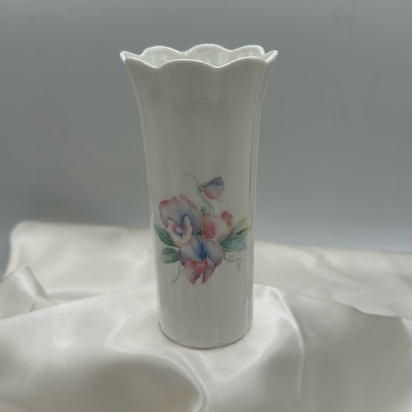 Ainsley Little Sweetheart Bud Base - Picture 1 of 7